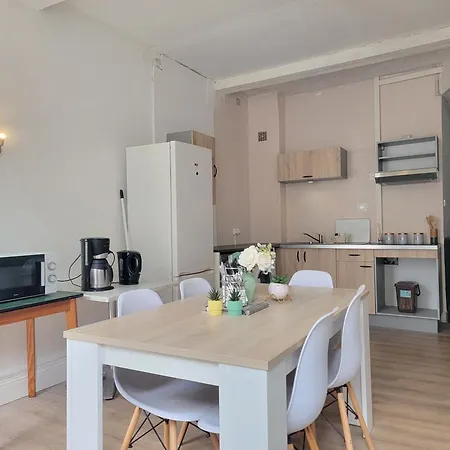 Apartman Lumineuse Avec Balcon - Cuisine Partagee & Salle De Bain Privative *