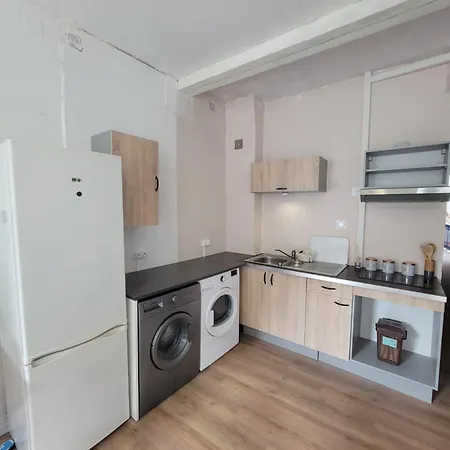 Lumineuse Avec Balcon - Cuisine Partagée&salle De Bain Privative *